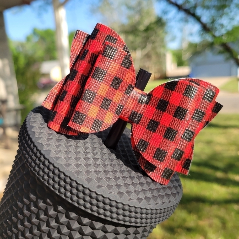 Tumbler bow straw topper